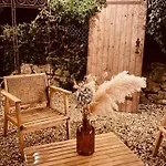 Cosy Avec Jardin Et A - Fr-1-489-520